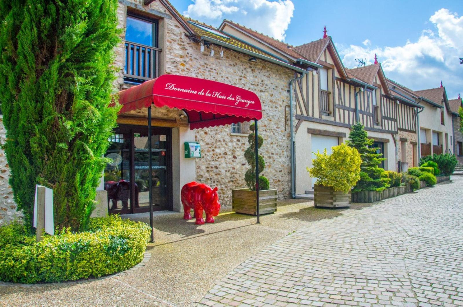 Domaine De La Haie Des Granges Ménilles Exterior photo